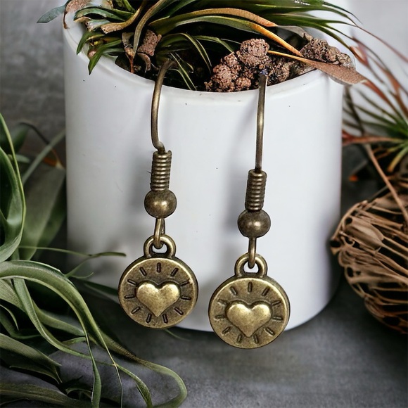 5 For $25💫Cute Small Bronzed Groovy Heart Dangles Earrings - Picture 1 of 8